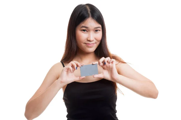 Fiatal ázsiai nő mosoly az üres kártya. — Stock Fotó