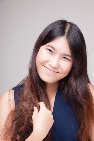 Retrato de hermosa joven mujer asiática —  Fotos de Stock