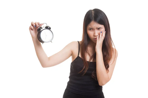 Jovem mulher asiática é estressado com um relógio . Imagem De Stock