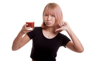 Asyalı kadın başparmak aşağı domates suyu nefret ediyorum..