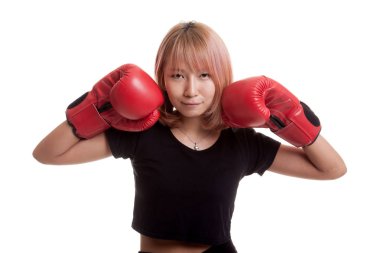 Genç Asyalı kadın kırmızı boks eldivenli.