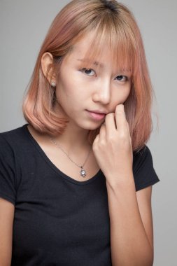 Güzel genç Asyalı kadın.