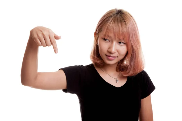 Mooie jonge Aziatische vrouw punt tot lege ruimte. — Stockfoto
