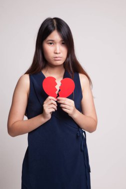 Güzel genç Asyalı kadın ile kırık kalp.