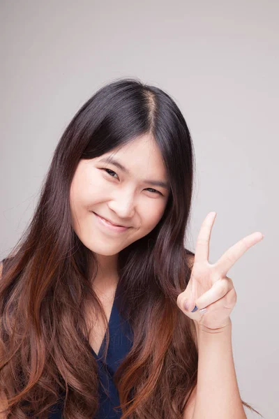 Portrait of beautiful young Asian woman. — Stock Photo, Image