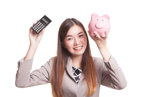 Asian woman with calculator and piggy bank. — Stock Photo, Image