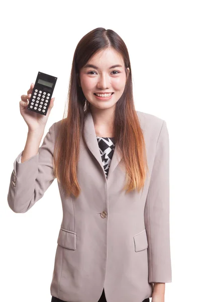 Aziatische vrouw glimlach met calculator. — Stockfoto