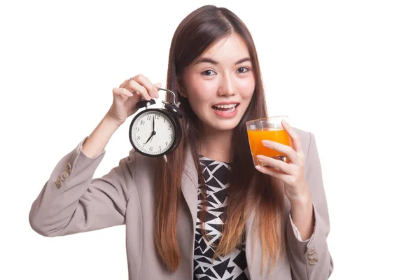 Aziatische vrouw met een klok drankje oranje sap. — Stockfoto