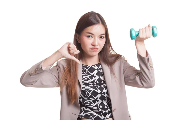 Infeliz asiático mujer pulgares abajo con dumbbells . — Foto de Stock