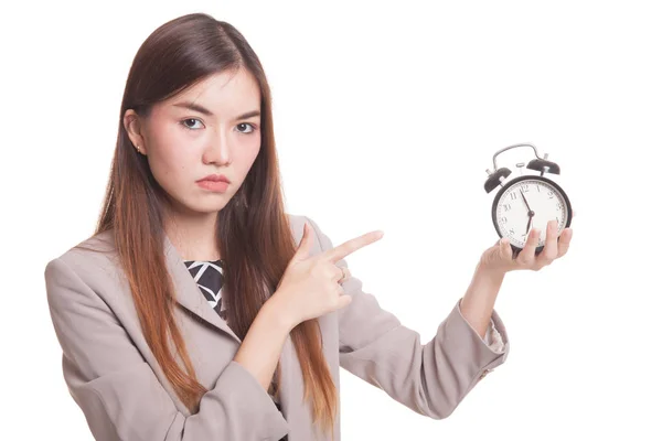 Enojado joven asiático mujer punto a un reloj . — Foto de Stock