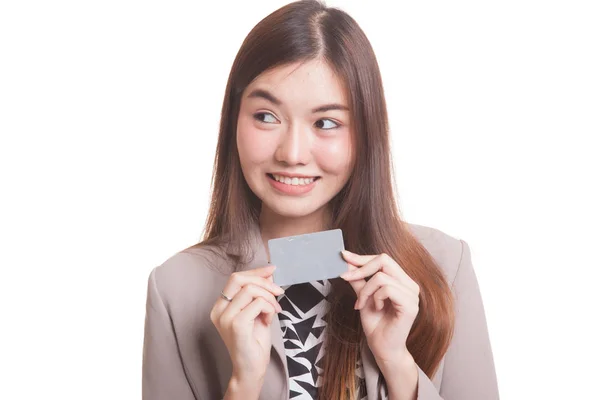 Jonge Aziatische vrouw glimlach met lege kaart. — Stockfoto
