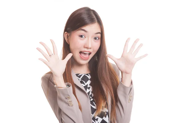 Jonge Aziatische vrouw haar tong uitsteekt. — Stockfoto