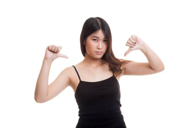 Mutsuz Asyalı kız göster: başparmak aşağı her iki el ile.