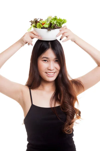 Gezonde Aziatische vrouw met salade. — Stockfoto