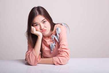 Asyalı kız sıkıcı olmaya başladı.