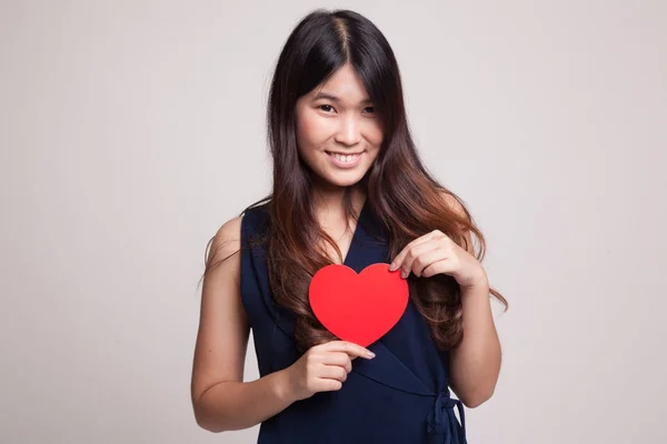 Asian woman with red heart. — Stock Photo, Image