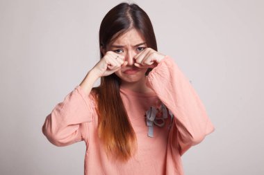 Genç Asyalı kadın üzgün ve cry.