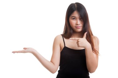 Güzel genç Asyalı kadın noktası el palm.