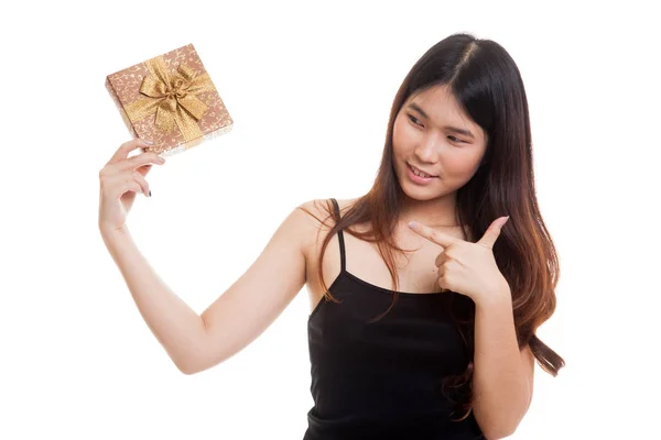 Jeune femme asiatique avec une boîte cadeau . — Photo