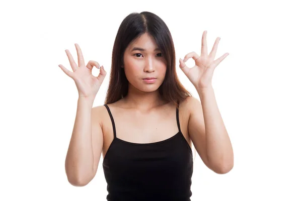 Aziatische vrouw Toon dubbele Ok hand teken en glimlach. — Stockfoto