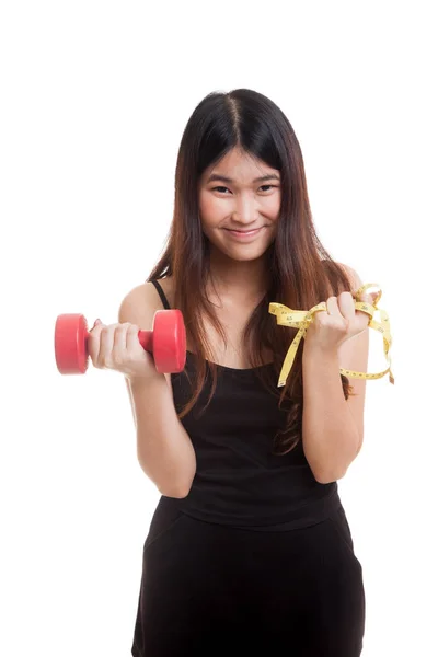 Zdravé Asijské žena s činkami a měřicí páska. — Stock fotografie