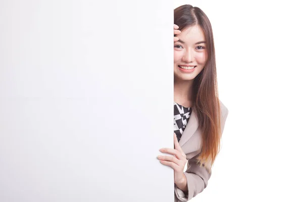 Junge asiatische Frau mit leerem Schild. — Stockfoto