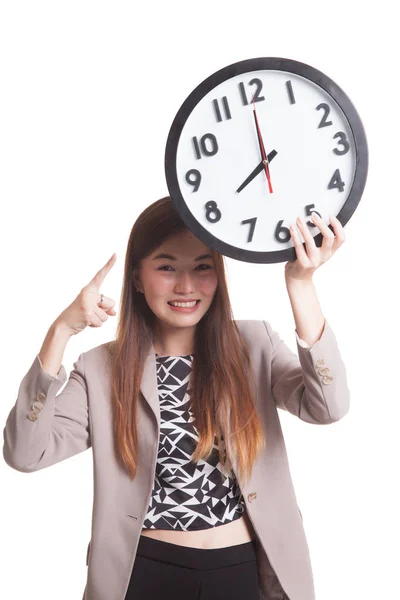 Joven mujer de negocios asiática apuntan a un reloj . —  Fotos de Stock