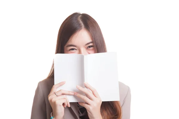 Fiatal ázsiai nő egy könyvet. — Stock Fotó