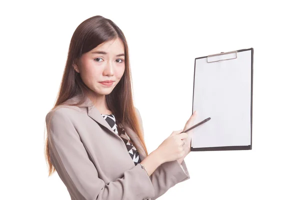 Unglückliche asiatische Geschäftsfrau zeigen auf Klemmbrett mit Stift. — Stockfoto