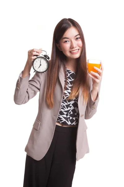 Ázsiai nő, egy óra narancs ital gyümölcslé. — Stock Fotó