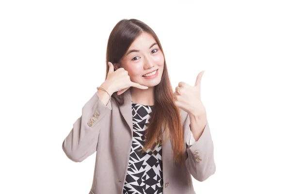 Jonge Aziatische vrouw duimschroef opwaarts show met telefoon gebaar. — Stockfoto