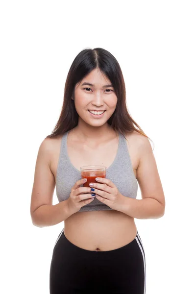 Hermosa chica asiática sana con jugo de tomate . — Foto de Stock