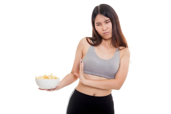 Asiática sana chica odio patatas fritas, comida chatarra . —  Fotos de Stock