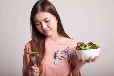 Asyalı kadın nefret salata.