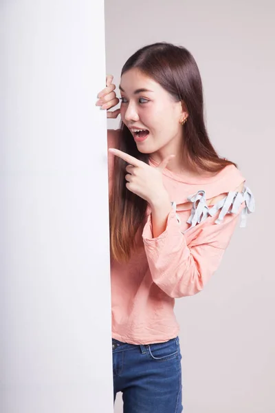 Young Asian woman point to a  blank sign. — Stock Photo, Image