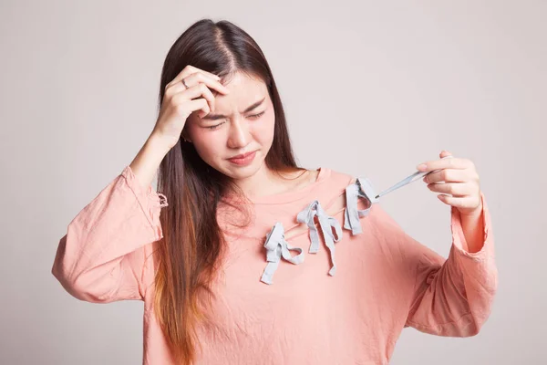 Giovane donna asiatica si ammalò e influenza . — Foto Stock