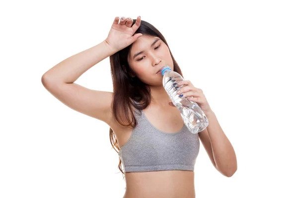 Bella ragazza asiatica sana con bottiglia di acqua potabile . — Foto Stock