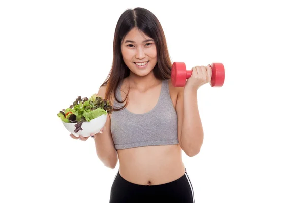 Красивая азиатская здоровая девушка с гантелями и салатом . — стоковое фото