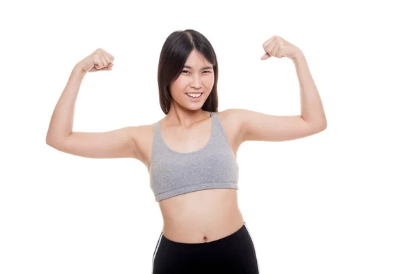 Krásná mladá asijská žena ve sportu šaty flex biceps. — Stock fotografie