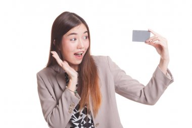 Boş bir kart ile mutlu genç Asyalı kadın.