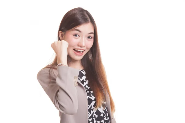Erfolgreiche junge asiatische Frau hält die Faust hoch. — Stockfoto