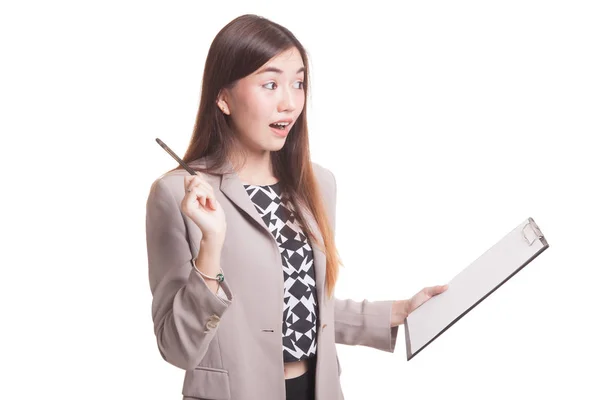 Young Asian business woman with pen and clipboard. — Stock Photo, Image