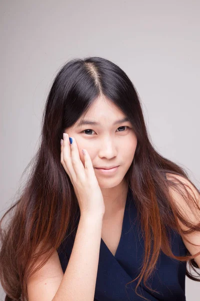 Retrato de hermosa joven mujer asiática —  Fotos de Stock