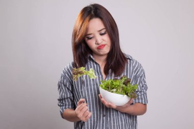 Asyalı kadın nefret salata.