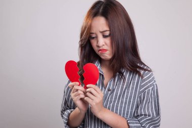 Güzel genç Asyalı kadın ile kırık kalp.