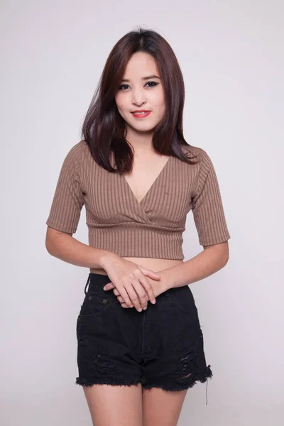 Vacker ung asiatisk kvinna. — Stockfoto