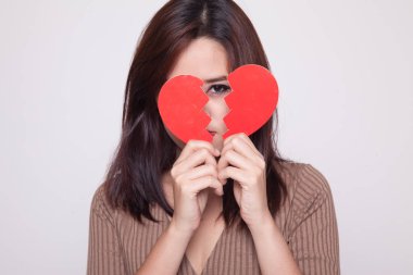 Güzel genç Asyalı kadın ile kırık kalp.