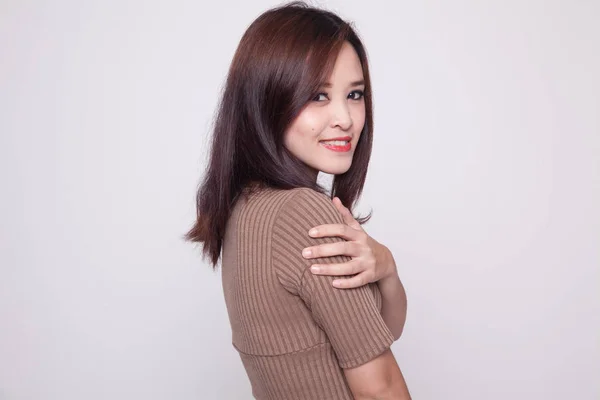 Gelukkig mooie jonge Aziatische vrouw. — Stockfoto