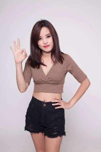 Young Asian woman show OK sign. — Stock Photo, Image