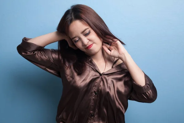 Sleepy young Asian woman yawn. — Stock Photo, Image